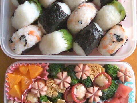 みんなのお弁当★三色おにぎり&お花いっぱい